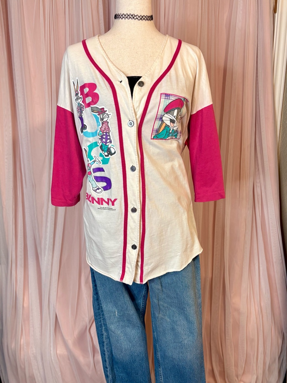 Warner Bros. Bugs Bunny Graphic Tee in White and Hot Pink